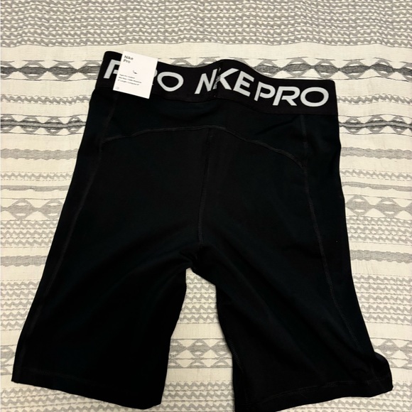 Nike pro shorts size 8. Perfect for weightlifting. - Picture 3 of 4